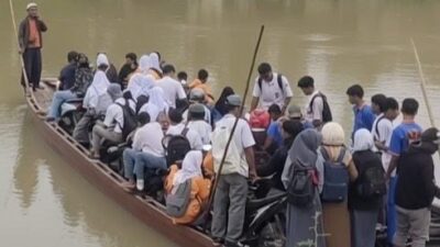 Gubernur Lampung Tanggapi Video Viral Pelajar Seberangi Sungai, Jembatan Gantung Jadi Solusi Sementara